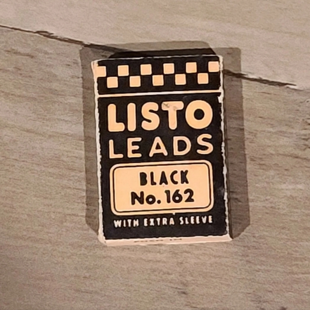 LISTO LEADS BLACK No. 162 WITH EXTRA SLEEVE *Damaged [ Read Details ]